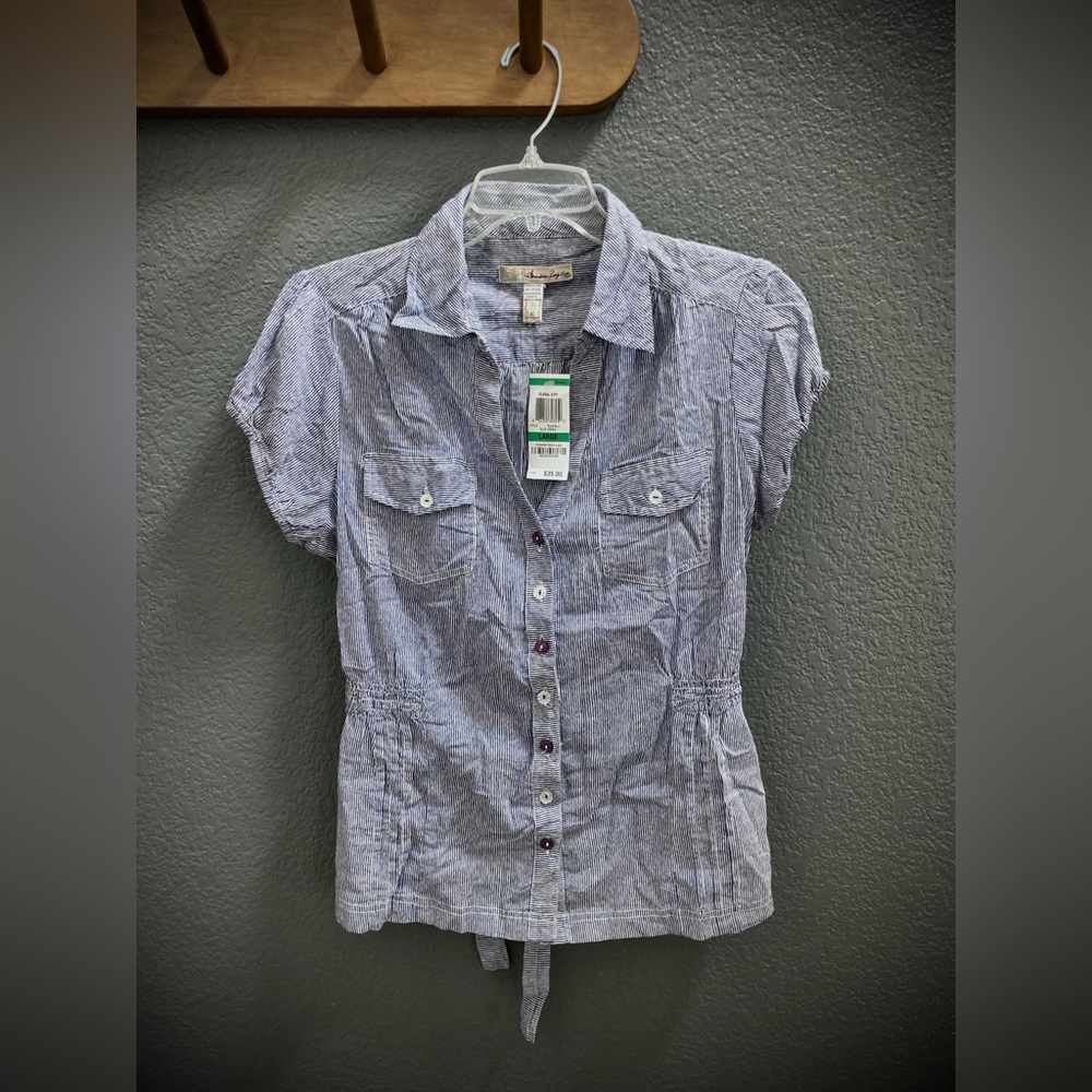 🌷3/$30🌷🌼2/$25🌼AMERICAN RAG short-sleeve pin-striped shirt